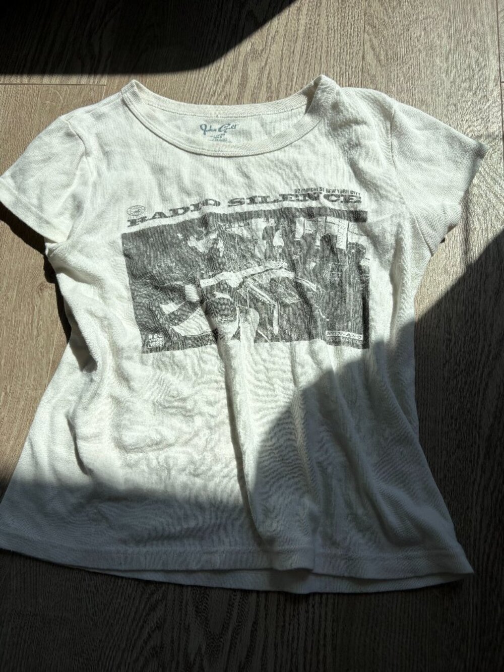 BRANDY MELVILLE GRAPHIC TEE